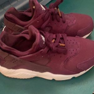 Nike Burgundy Hiracha Sneakers- worn once